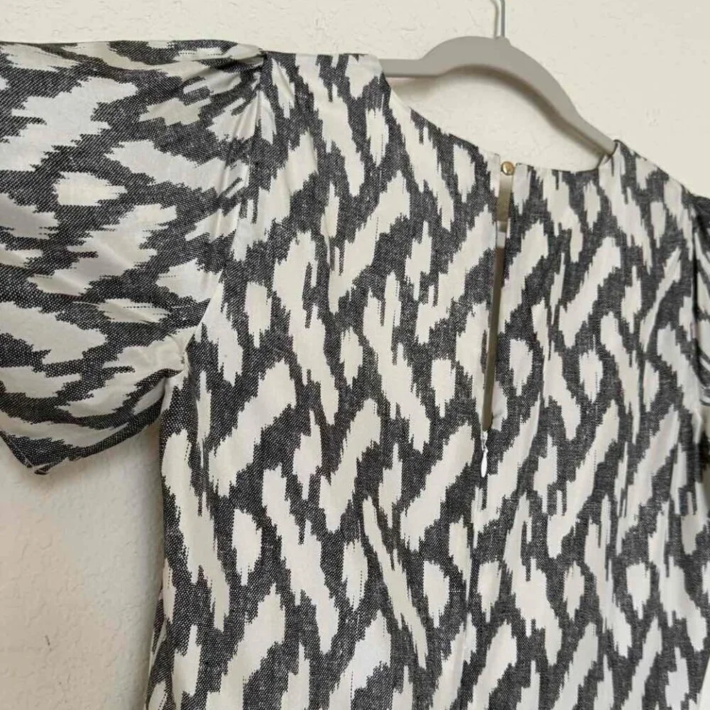 J. Crew dress in gray and cream 100% silk ikat print with cap sleeves size 4
